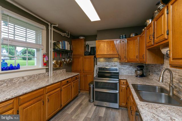 417 E WASHINGTON ST, Charles Town, WV 25414