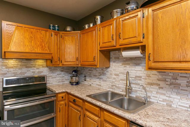 417 E WASHINGTON ST, Charles Town, WV 25414