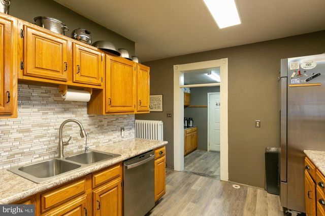 417 E WASHINGTON ST, Charles Town, WV 25414