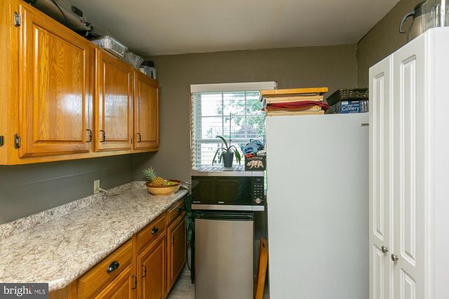 417 E WASHINGTON ST, Charles Town, WV 25414