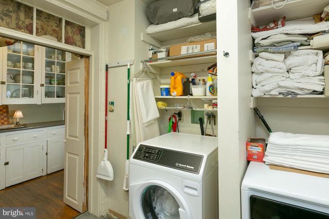 417 E WASHINGTON ST, Charles Town, WV 25414