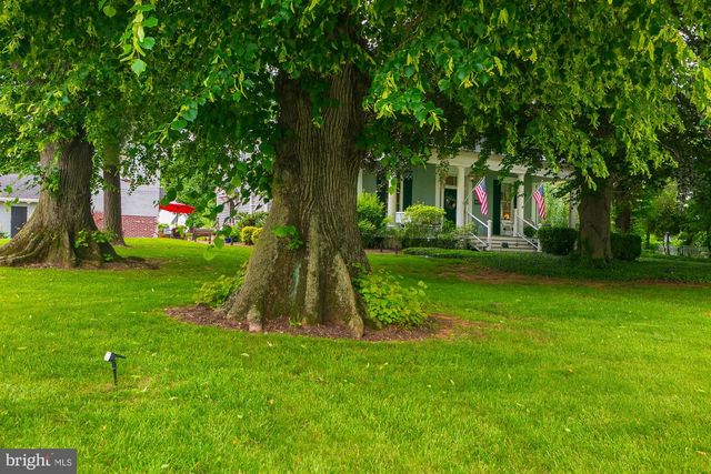 417 E WASHINGTON ST, Charles Town, WV 25414