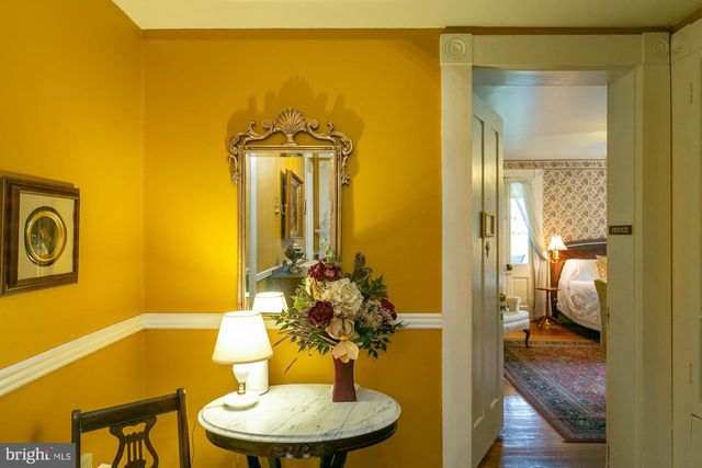 417 E WASHINGTON ST, Charles Town, WV 25414