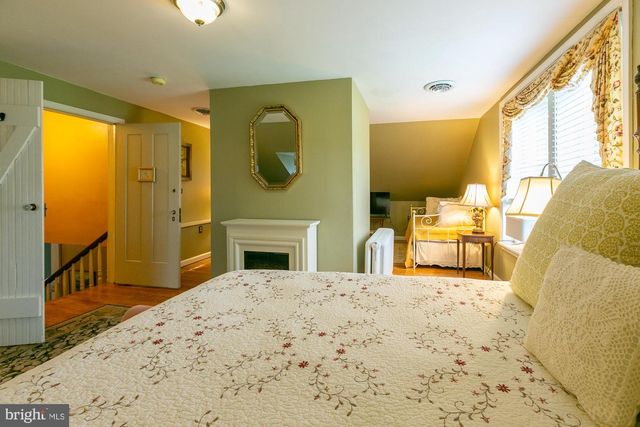 417 E WASHINGTON ST, Charles Town, WV 25414