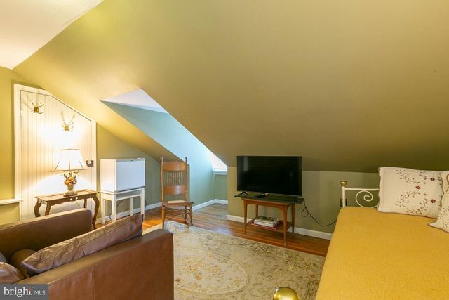 417 E WASHINGTON ST, Charles Town, WV 25414