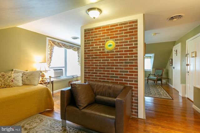 417 E WASHINGTON ST, Charles Town, WV 25414