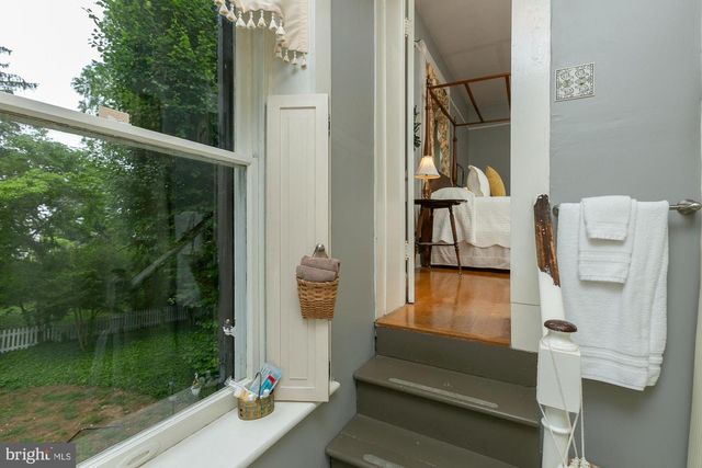 417 E WASHINGTON ST, Charles Town, WV 25414