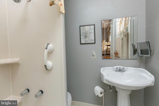 417 E WASHINGTON ST, Charles Town, WV 25414