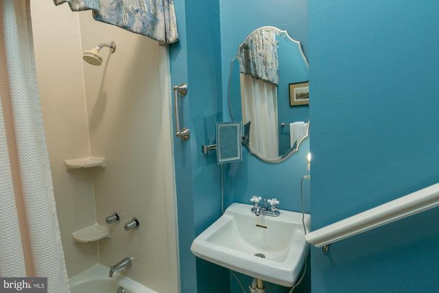 417 E WASHINGTON ST, Charles Town, WV 25414