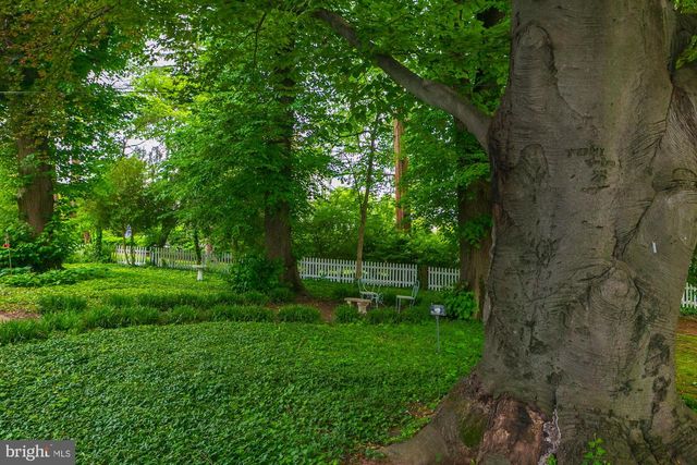 417 E WASHINGTON ST, Charles Town, WV 25414