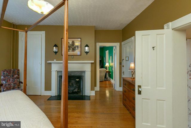 417 E WASHINGTON ST, Charles Town, WV 25414