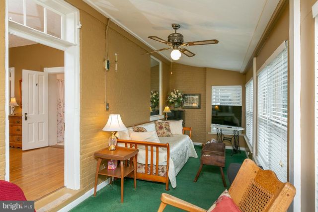 417 E WASHINGTON ST, Charles Town, WV 25414