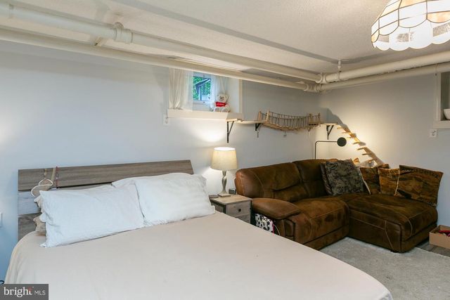 417 E WASHINGTON ST, Charles Town, WV 25414