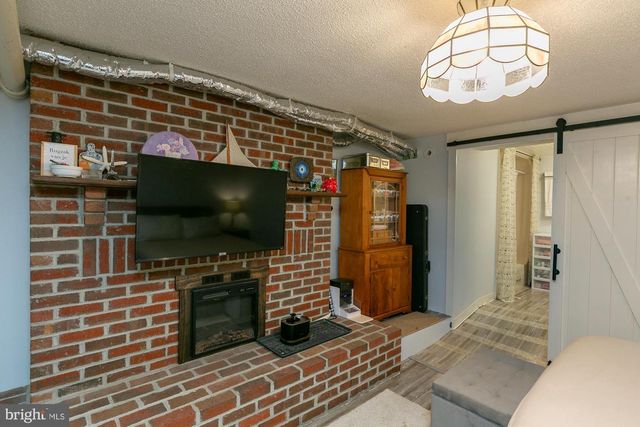 417 E WASHINGTON ST, Charles Town, WV 25414