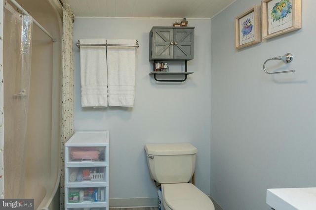 417 E WASHINGTON ST, Charles Town, WV 25414