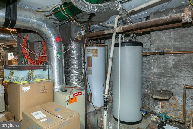 417 E WASHINGTON ST, Charles Town, WV 25414