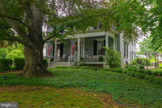 417 E WASHINGTON ST, Charles Town, WV 25414