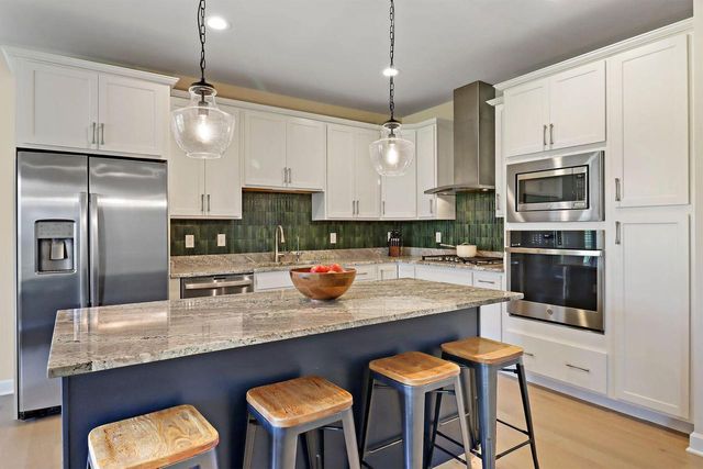 520 N Stone Ridge DRIVE, Lake Geneva, WI 53147