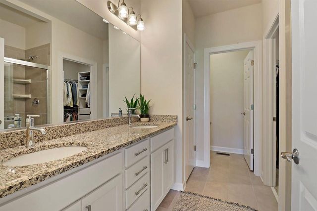 520 N Stone Ridge DRIVE, Lake Geneva, WI 53147