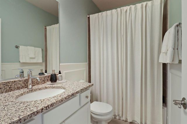 520 N Stone Ridge DRIVE, Lake Geneva, WI 53147