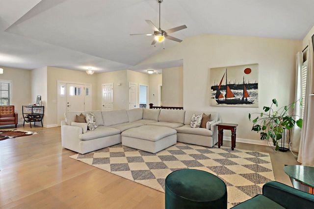 520 N Stone Ridge DRIVE, Lake Geneva, WI 53147