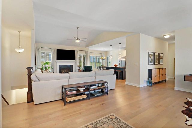 520 N Stone Ridge DRIVE, Lake Geneva, WI 53147