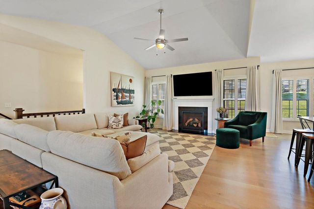 520 N Stone Ridge DRIVE, Lake Geneva, WI 53147