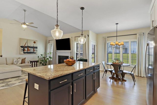 520 N Stone Ridge DRIVE, Lake Geneva, WI 53147