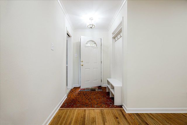 320 W PEG LN, Memphis, TN 38117