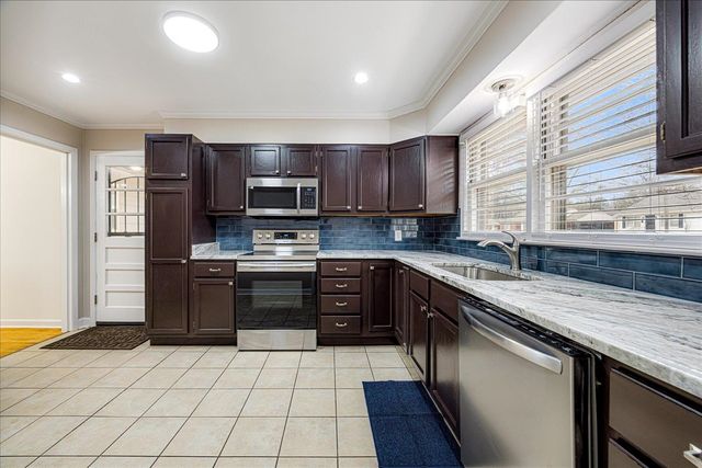 320 W PEG LN, Memphis, TN 38117