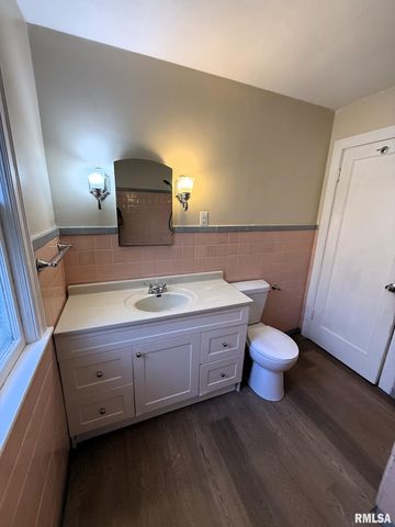 2104 S WHITTIER Avenue, Springfield, IL 62704