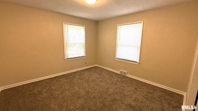 2104 S WHITTIER Avenue, Springfield, IL 62704