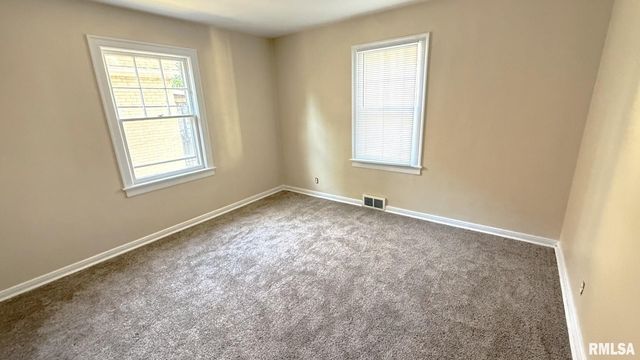 2104 S WHITTIER Avenue, Springfield, IL 62704