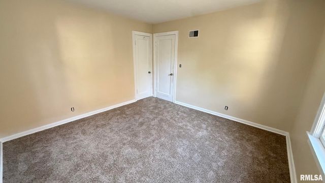 2104 S WHITTIER Avenue, Springfield, IL 62704