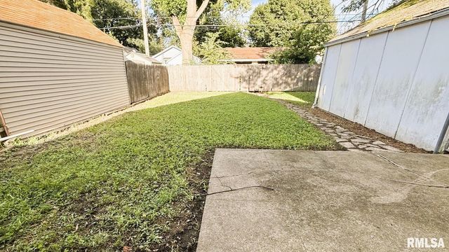 2104 S WHITTIER Avenue, Springfield, IL 62704