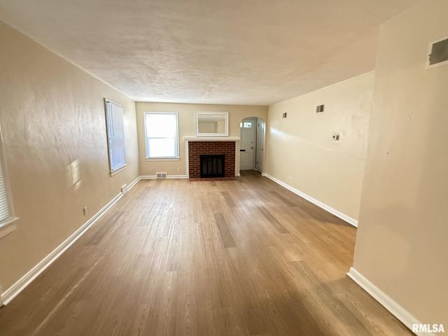2104 S WHITTIER Avenue, Springfield, IL 62704