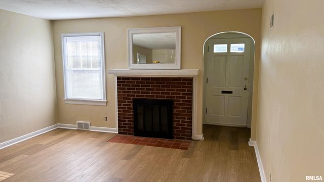 2104 S WHITTIER Avenue, Springfield, IL 62704