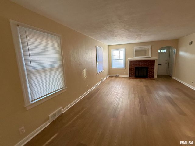 2104 S WHITTIER Avenue, Springfield, IL 62704