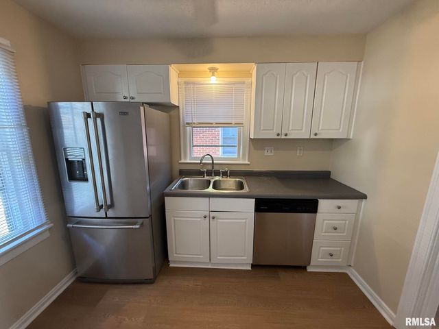 2104 S WHITTIER Avenue, Springfield, IL 62704