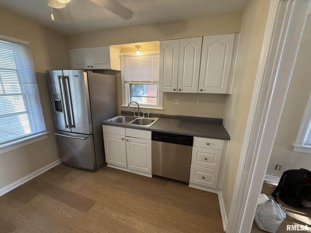 2104 S WHITTIER Avenue, Springfield, IL 62704