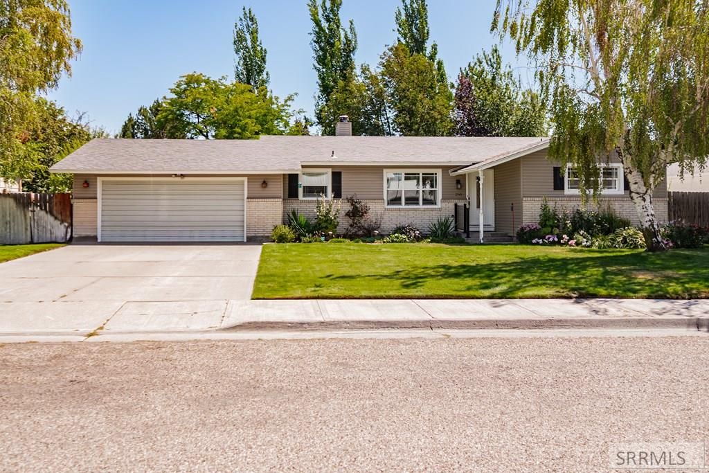 Image 2 of property listing at 2341 Briarcliff Avenue, Idaho Falls, ID 83404