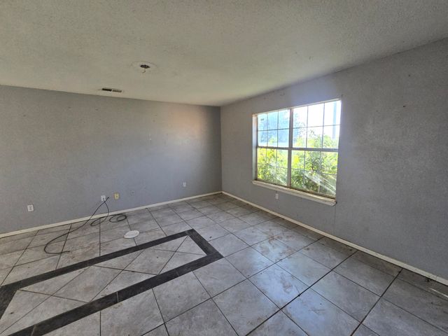 1605 E 33rd Street, Plainview, TX 79072