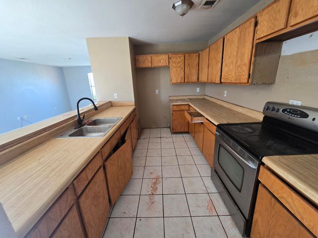 1605 E 33rd Street, Plainview, TX 79072