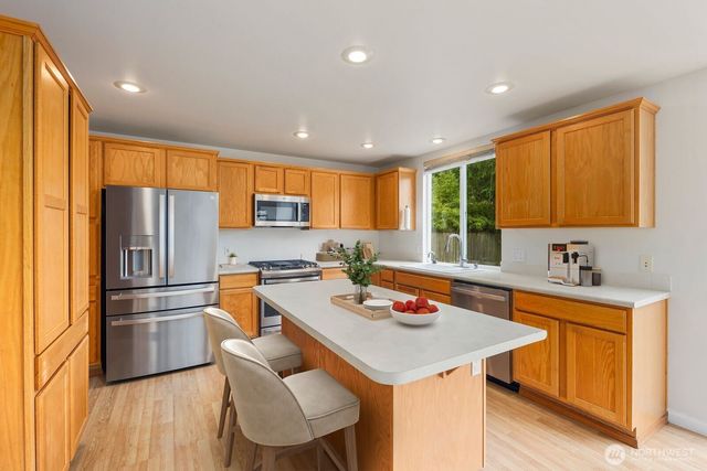 24201 231st Place SE, Maple Valley, WA 98038