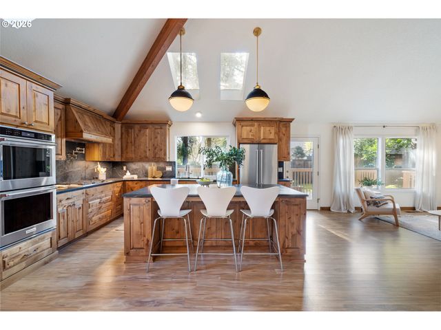 15100 Sw GULL Dr, Beaverton, OR 97007