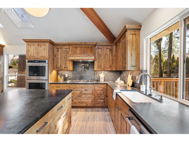 15100 Sw GULL Dr, Beaverton, OR 97007