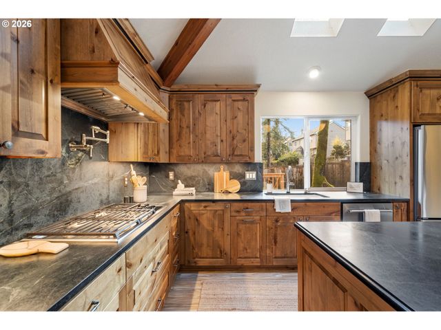 15100 Sw GULL Dr, Beaverton, OR 97007