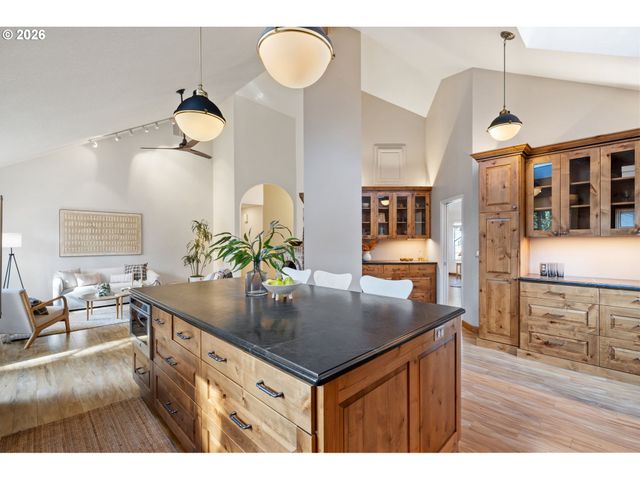 15100 Sw GULL Dr, Beaverton, OR 97007