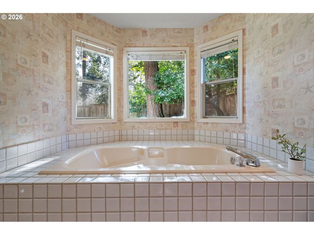 15100 Sw GULL Dr, Beaverton, OR 97007