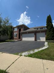 412 Merry Oaks Road, Streamwood, IL 60107